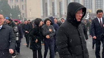 北京下雪了!当雪花落满京城,春天与盛会一同抵达 北京下雪了!当雪花落满京城,春天与盛会一同抵达