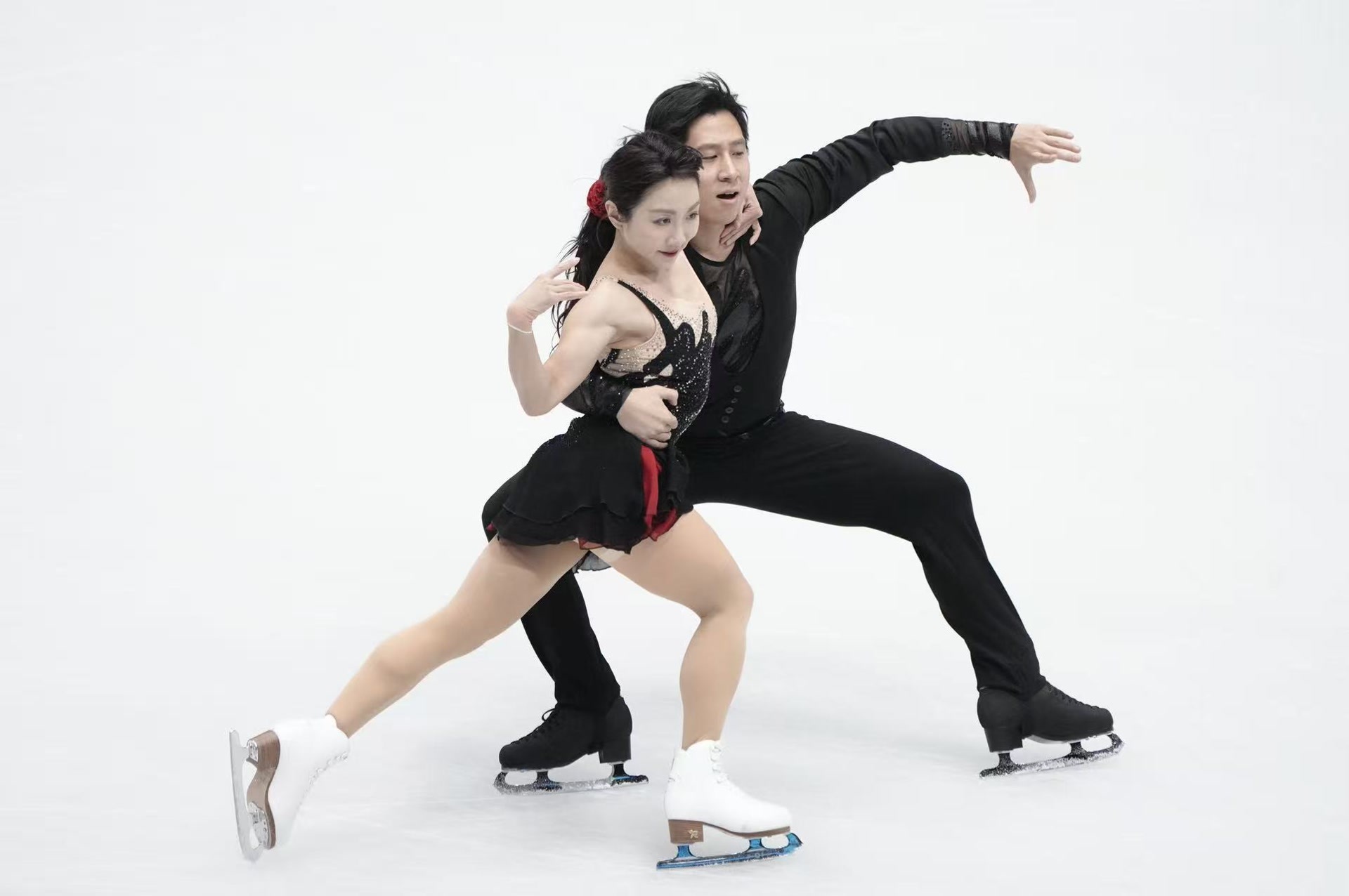 “隋韩”带伤出战发挥上佳 期待以最好状态战米兰 “隋韩”带伤出战发挥上佳 期待以最好状态战米兰