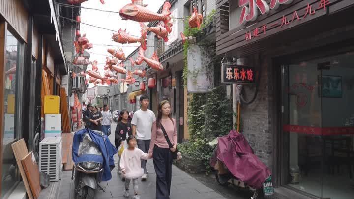 仁丰里、广陵有盐......游客纷纷打卡 细品古城街巷烟火气 仁丰里、广陵有盐......游客纷纷打卡 细品古城街巷烟火气