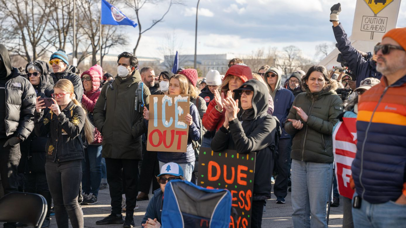美国“移民执法”争端持续升温 司法部“盯上”明尼苏达州官员