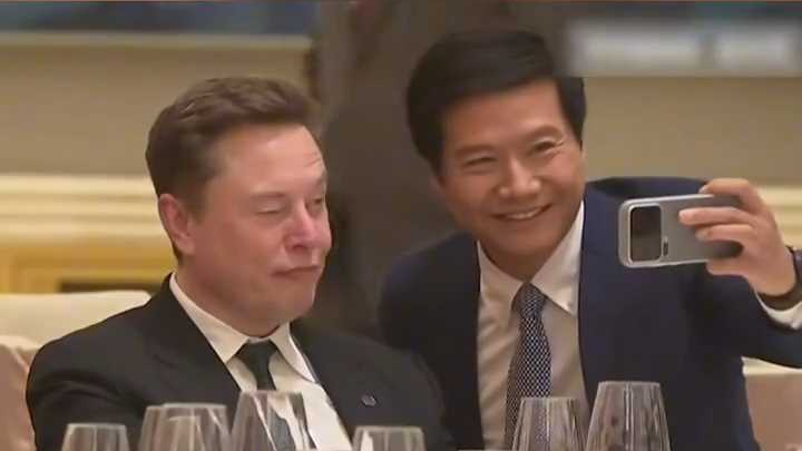 访华国宴上，马斯克成了“合影打卡点”