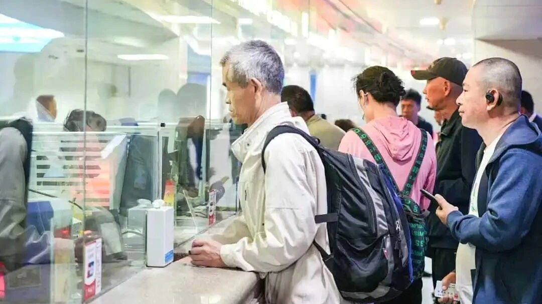 铁路部门推出老年旅客电话订票服务