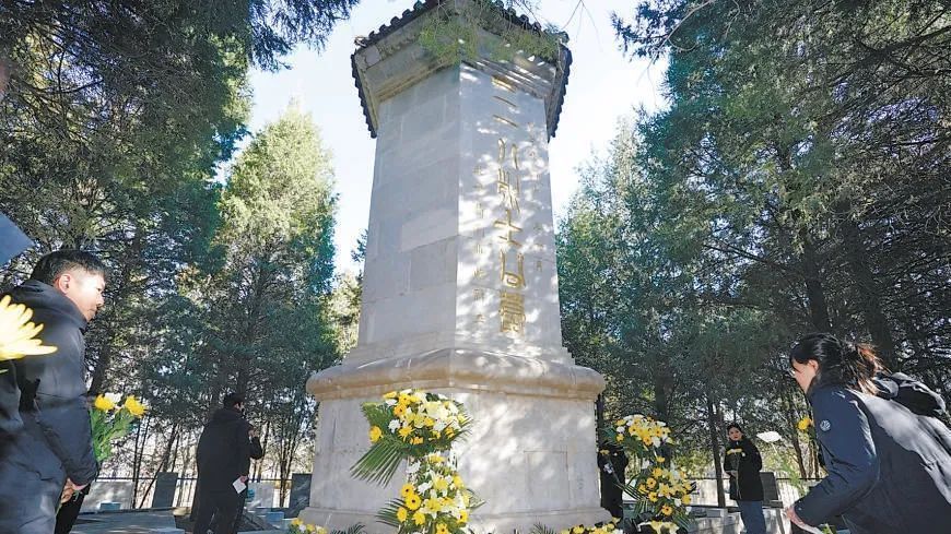 “三一八”烈士墓迎群众祭扫 “三一八”烈士墓迎群众祭扫