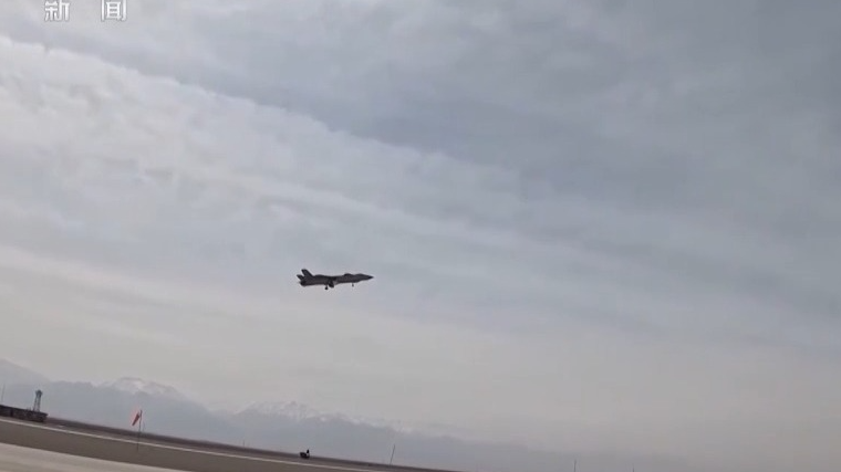 歼-20、歼-16、歼-10C“三龙”聚首，云端亮剑！