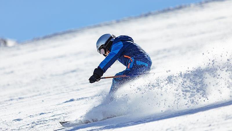 冰雪季迎来滑雪热!医生提醒:充分热身以预防滑雪损伤 冰雪季迎来滑雪热!医生提醒:充分热身以预防滑雪损伤