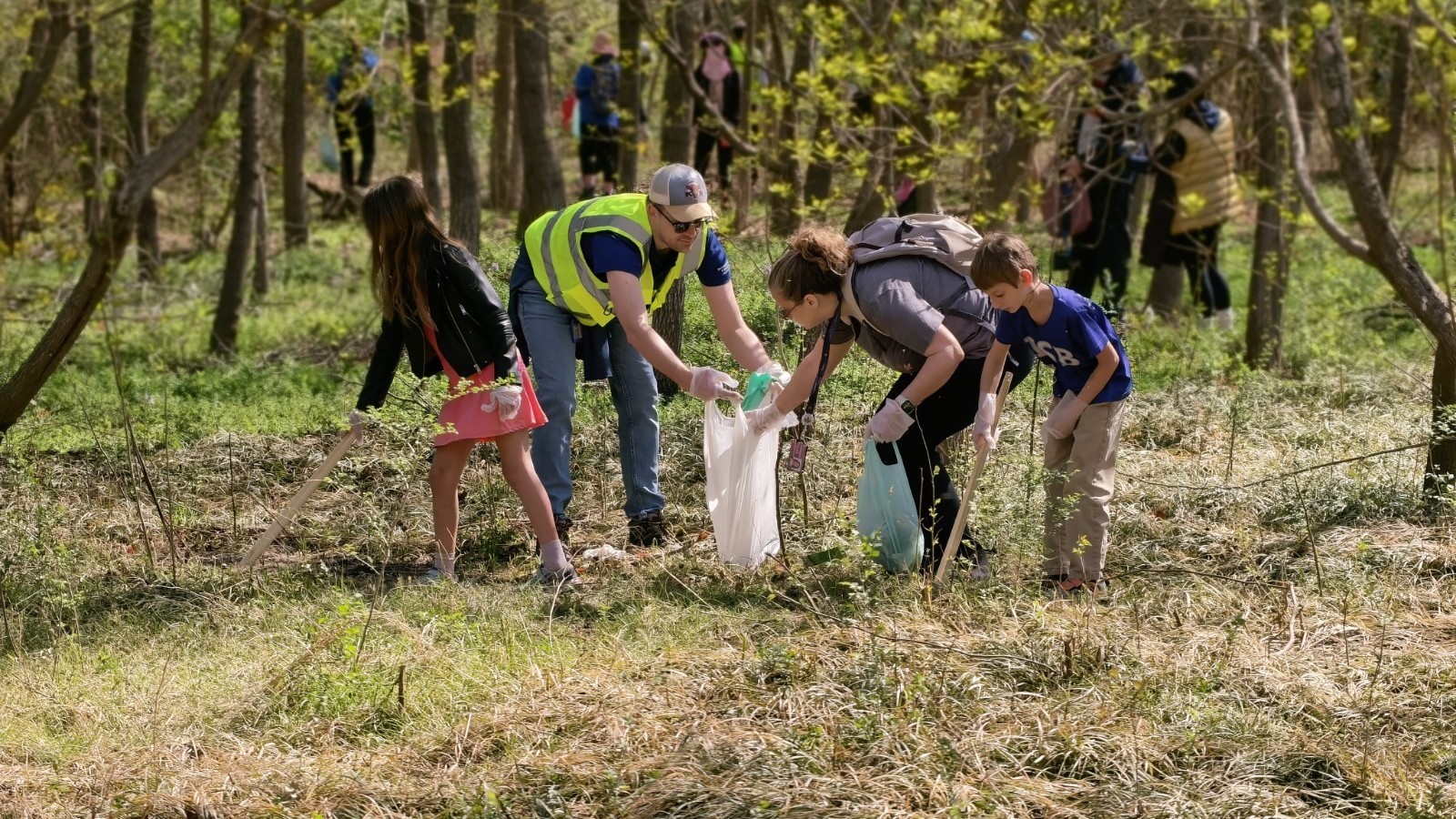 护鸟牌怎么写清零垃圾,手挂双语鸟牌.....顺义区空港街道中外家庭携手扮靓温榆河_北京时间_新闻资讯_第1张_活检穿刺产品网 护鸟牌怎么写清零垃圾,手挂双语鸟牌.....顺义区空港街道中外家庭携手扮靓温榆河_北京时间_https://www.jmylbn.com_新闻资讯_第1张