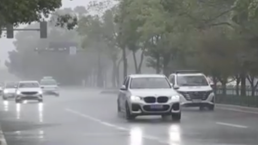 台风“沙德尔”对华南地区仍有影响，环流云系破坏强度远超雷暴单体