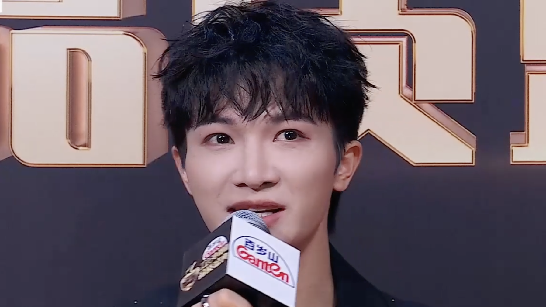 周深作为2025年“OST劳模”，现场回应什么才是好的OST