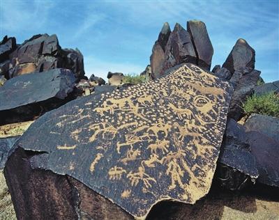 这些被刻在岩石上的马,是古代生活的“定格影像” 这些被刻在岩石上的马,是古代生活的“定格影像”