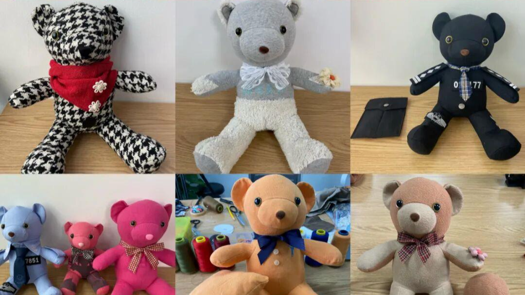 很多人给她寄旧衣服，只为留住思念的形状