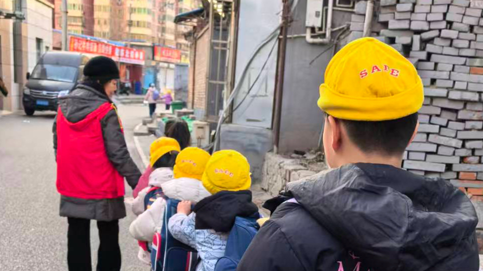 接娃、陪玩、辅导作业,“共享奶奶”公益模式何以坚持数年? 接娃、陪玩、辅导作业,“共享奶奶”公益模式何以坚持数年?