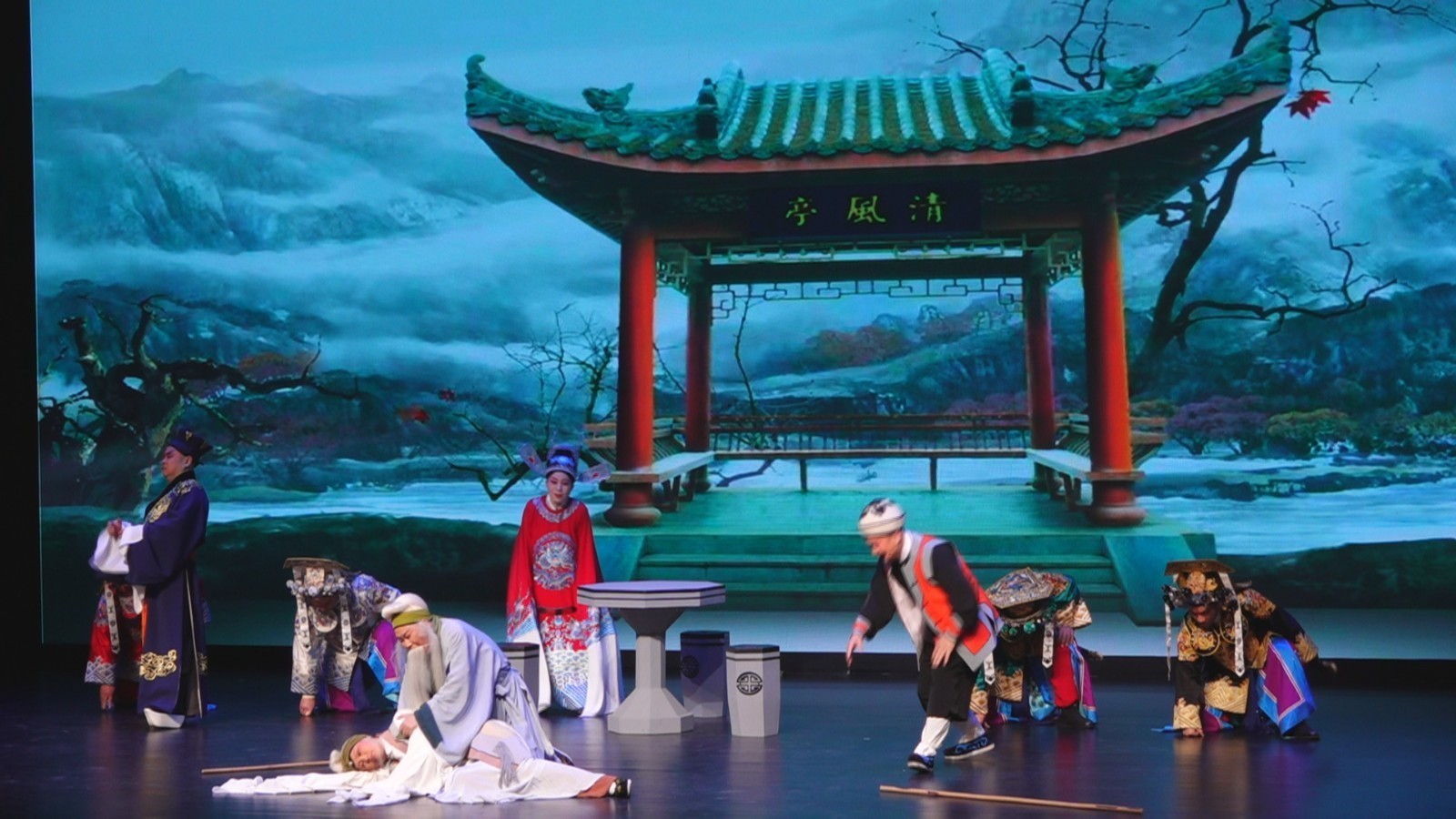 豫剧《清风亭上》震撼上演 “佳作有约”圆满收官 豫剧《清风亭上》震撼上演 “佳作有约”圆满收官