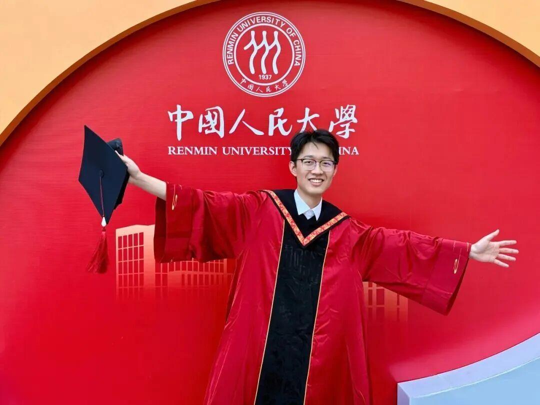 被网约车司机请求下车后，他却转身坐上驾驶位……