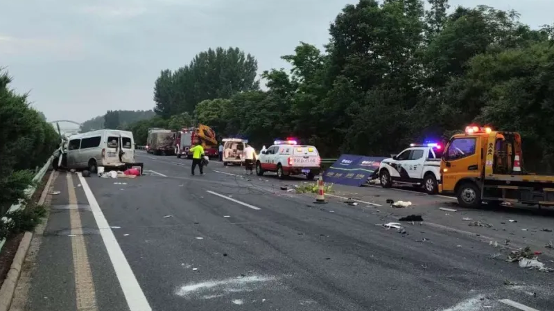 致13人遇难的客车：车厢里有辆电动车