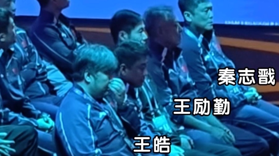 19岁国乒小将温瑞博迎战林昀儒,王励勤、秦志戬、王皓现场观战助威 19岁国乒小将温瑞博迎战林昀儒,王励勤、秦志戬、王皓现场观战助威