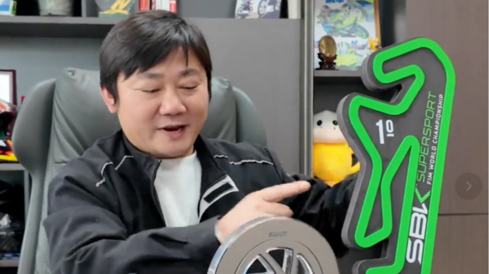 张雪宣布捐赠嫣然“加码”：附赠冠军奖杯！