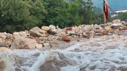 被洪水冲走的怀柔村支书“二华”，发来的信息还存在村民的手机里