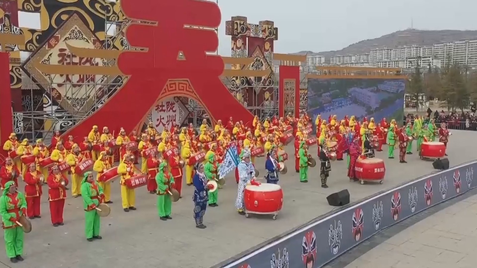 新春热闹红火 民俗表演年味浓 新春热闹红火 民俗表演年味浓