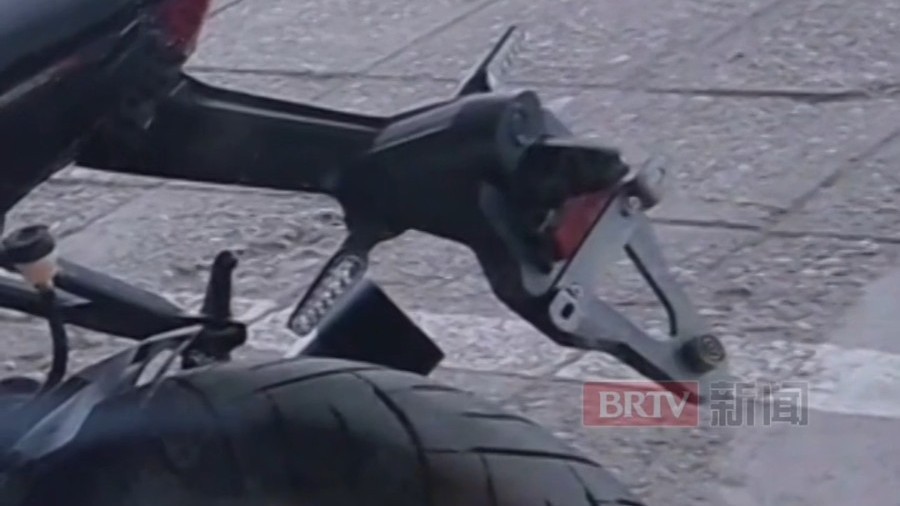 京B摩托车闯禁行 伴随多项违法 京B摩托车闯禁行 伴随多项违法