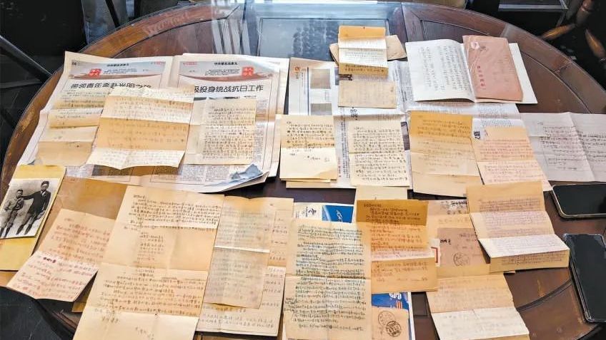 【媒体撷英】亲人捐赠高传纪烈士的16封“抗战家书” 【媒体撷英】亲人捐赠高传纪烈士的16封“抗战家书”