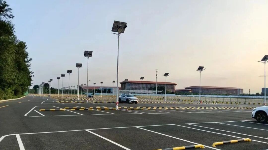 地铁花梨坎站西侧停车场，数千车位常态空置？属地回应——