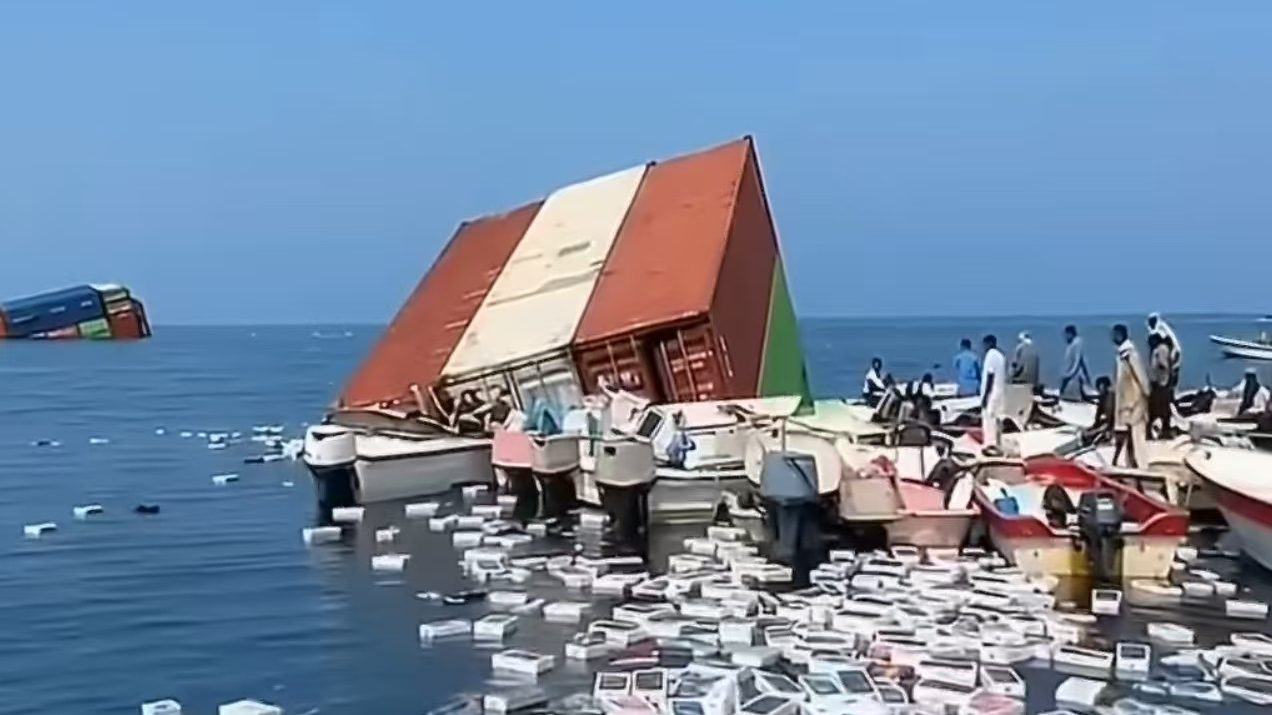 “您预定的iPhone已被击沉”货轮在霍尔木兹海峡起火失事 “您预定的iPhone已被击沉”货轮在霍尔木兹海峡起火失事