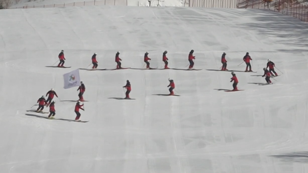 “雪飞燕”开板 今冬延庆百余项冰雪活动陆续登场 “雪飞燕”开板 今冬延庆百余项冰雪活动陆续登场