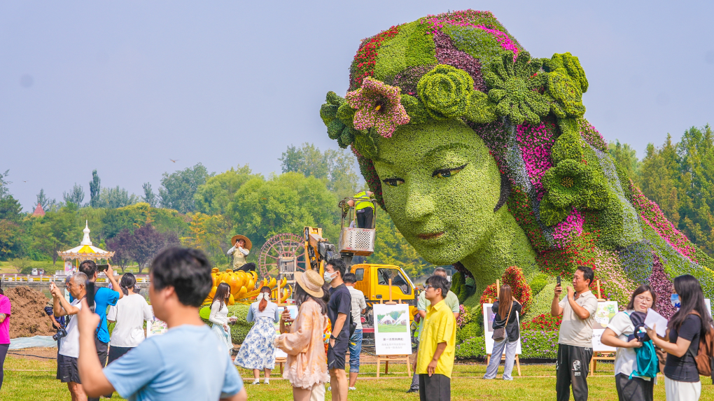 北京国际鲜花港10万平方米花海盛放!国庆增加绚丽夜场 北京国际鲜花港10万平方米花海盛放!国庆增加绚丽夜场