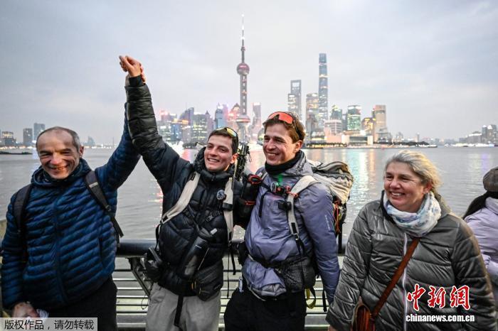 两位法国小伙徒步一年半,穿越亚欧大陆只为圆梦上海 两位法国小伙徒步一年半,穿越亚欧大陆只为圆梦上海