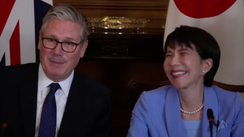 视频火爆日网：英首相只是谈论天气，高市早苗表情夸张，竖起大拇指，频频向四周点头