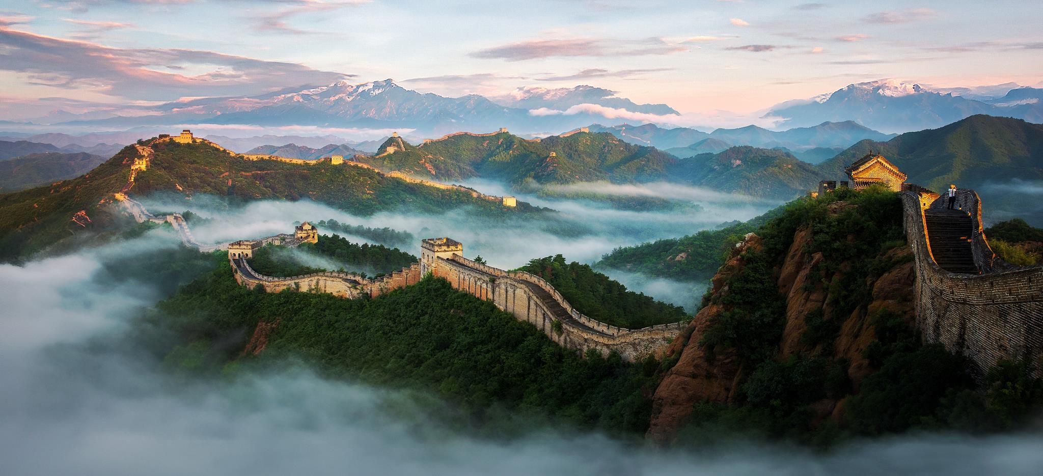 19岁女孩长城哽咽诵诗引全网共情