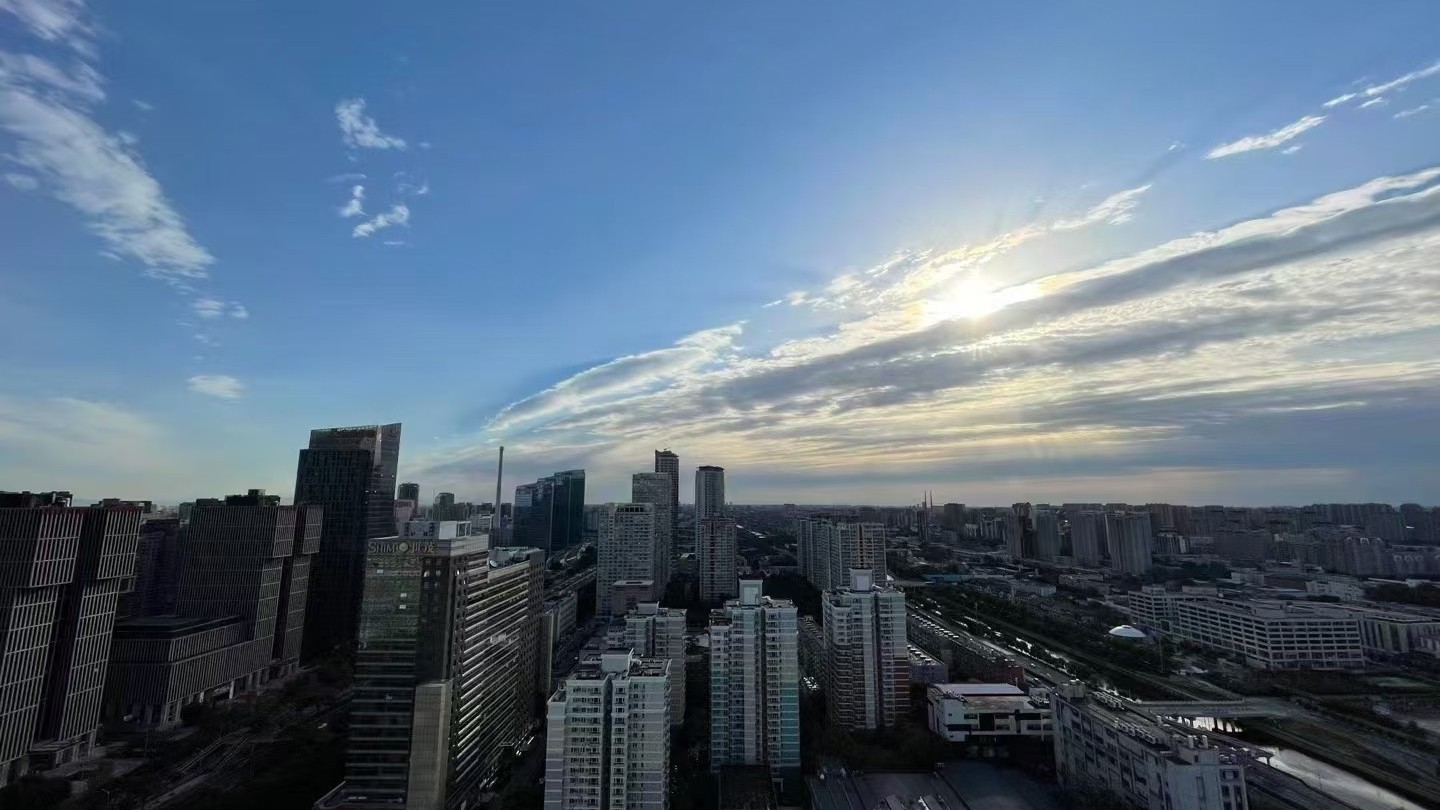 今天早晨有轻雾 最高气温28℃ 昼夜温差大