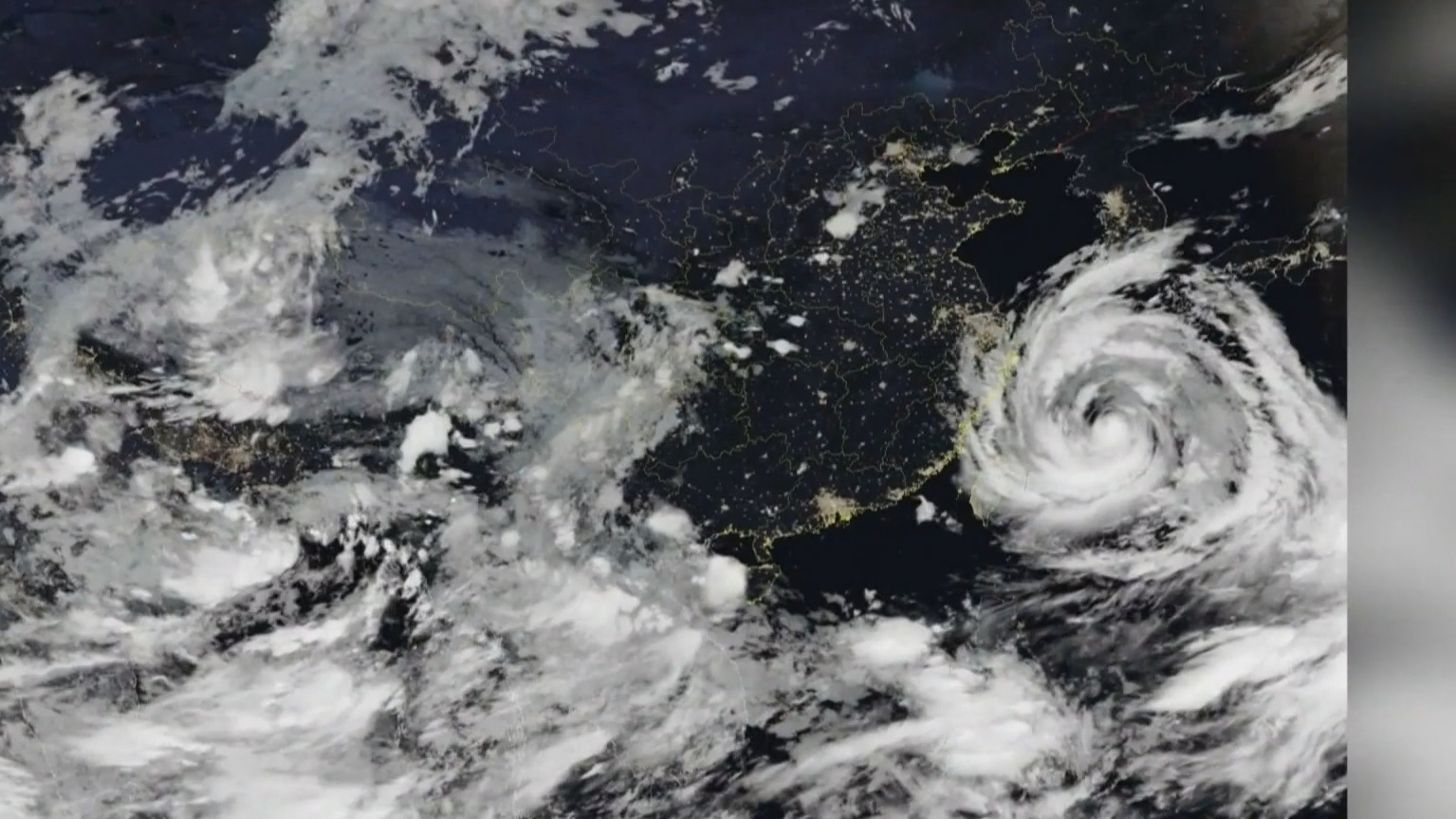 台风“白海豚”登陆后存在两种路径 都将给北京带来较强降雨 台风“白海豚”登陆后存在两种路径 都将给北京带来较强降雨
