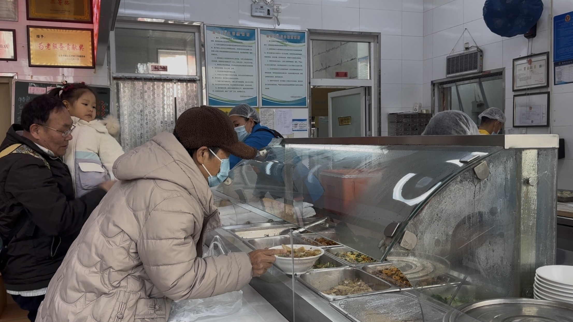 老有所依,“舌尖保障”助力银发老人“创享晚年” 老有所依,“舌尖保障”助力银发老人“创享晚年”