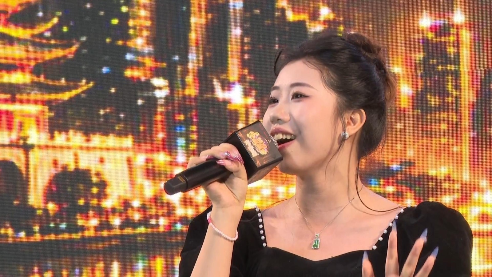 B012号选手吴美毅演唱《set fire to the rain》