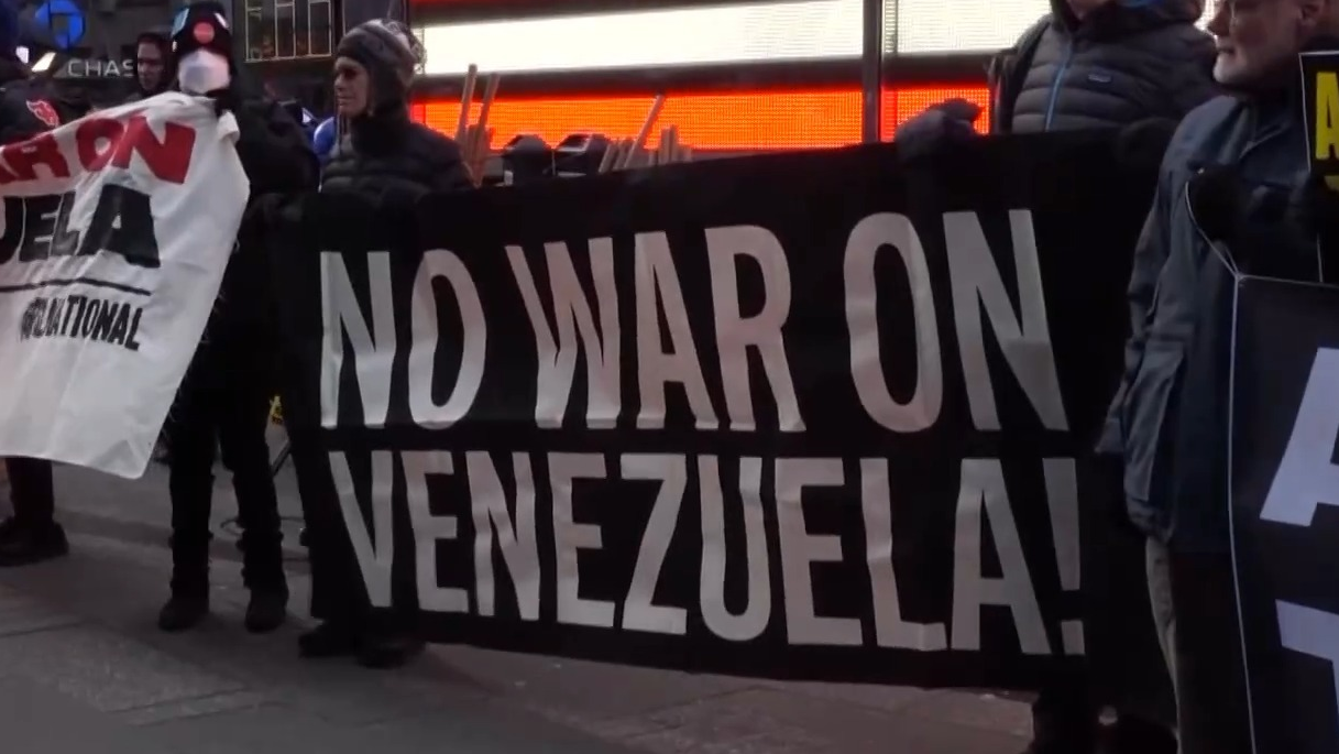 新华社评美国抓走委内瑞拉总统马杜罗:赤裸裸的霸权行径 新华社评美国抓走委内瑞拉总统马杜罗:赤裸裸的霸权行径