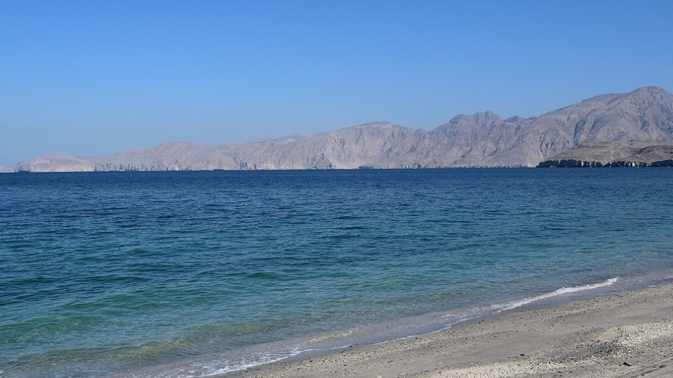 伊朗称非交战国通过霍尔木兹海峡须先协调 伊朗称非交战国通过霍尔木兹海峡须先协调