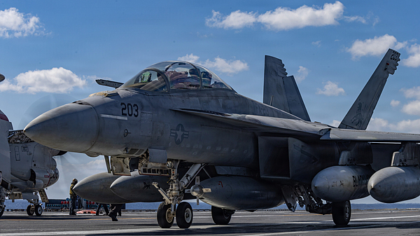 伊朗军方称击落美军F-18战机