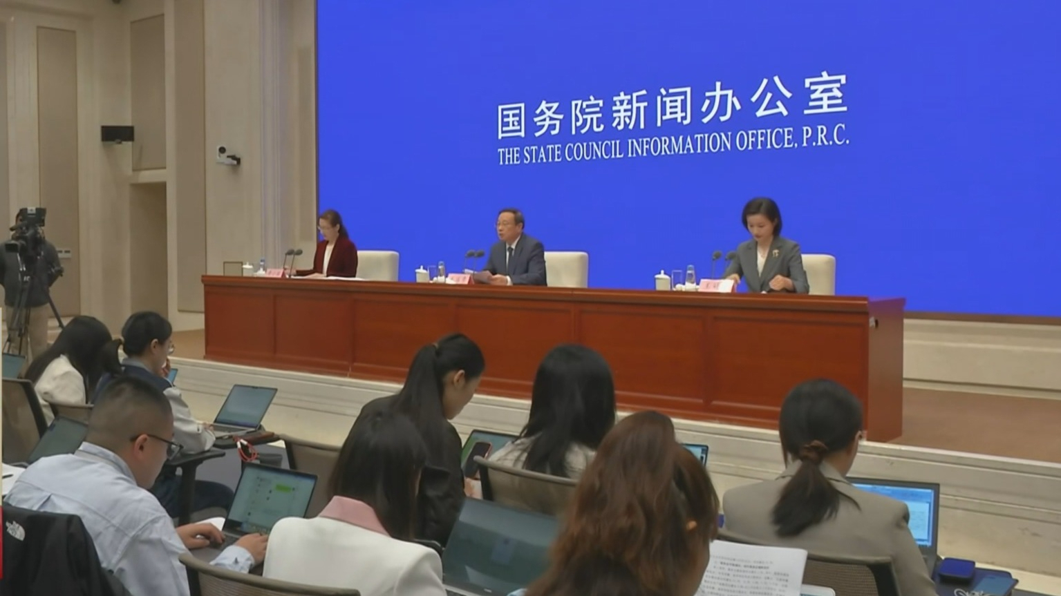 国家统计局:前三季度经济增量达到5.7万亿元 为过去五年同期最大增量 国家统计局:前三季度经济增量达到5.7万亿元 为过去五年同期最大增量