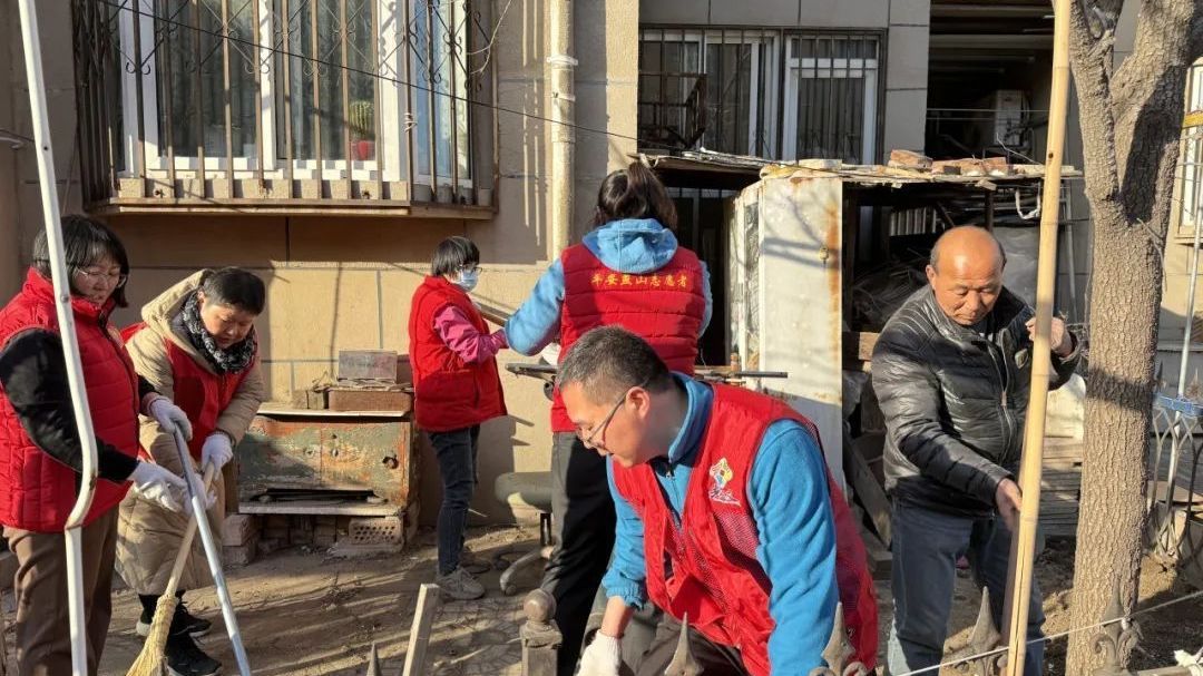 房山区清理杂物除隐患,社区旧貌换新颜 房山区清理杂物除隐患,社区旧貌换新颜