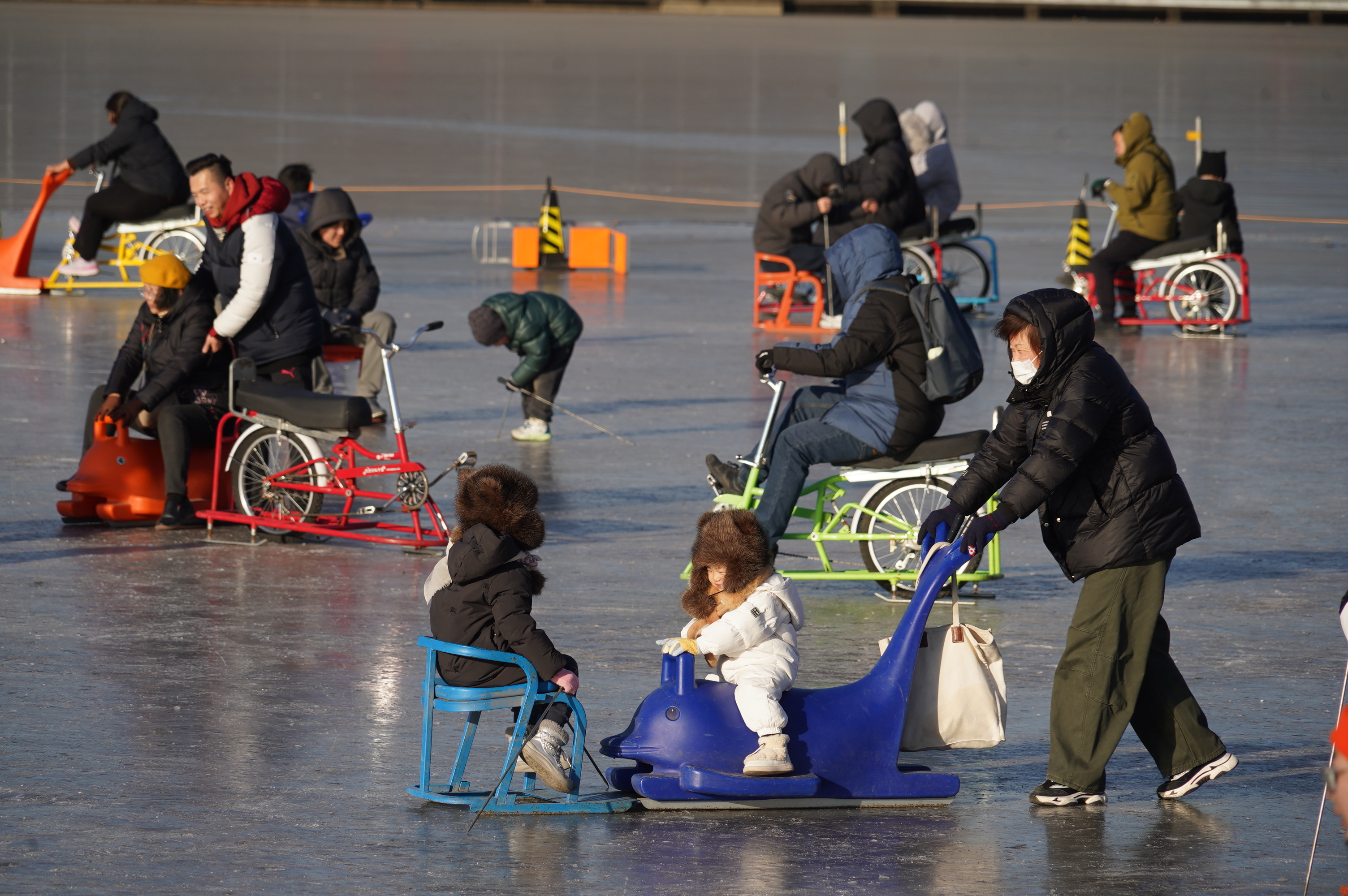 来奥园龙形水系冰场,感受冰上运动的快乐 来奥园龙形水系冰场,感受冰上运动的快乐