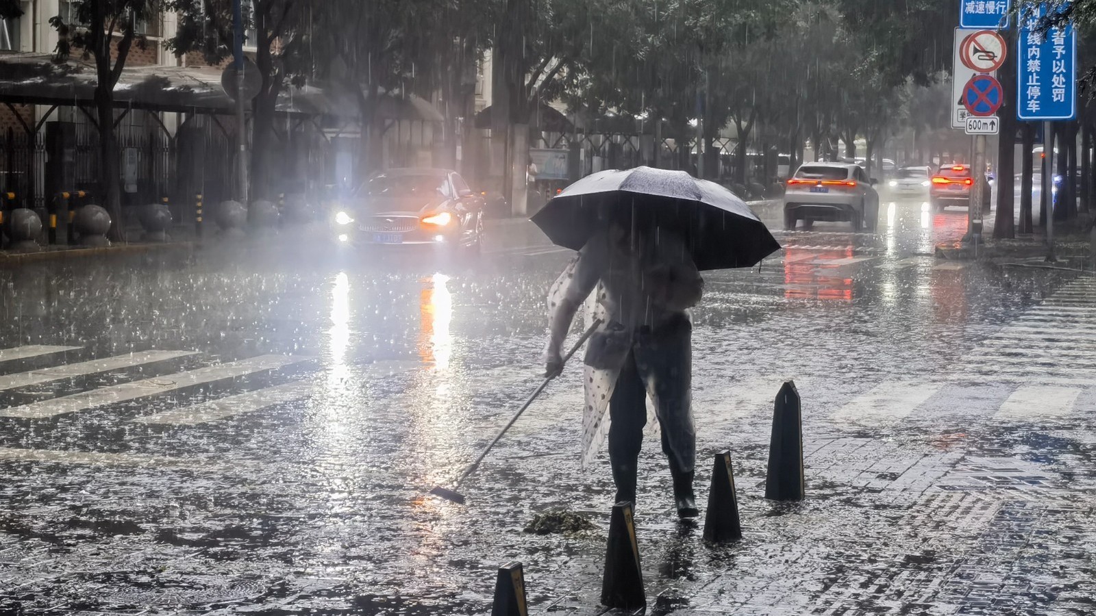24小时直击:北京市大兴区清源街道防汛人的一天 24小时直击:北京市大兴区清源街道防汛人的一天
