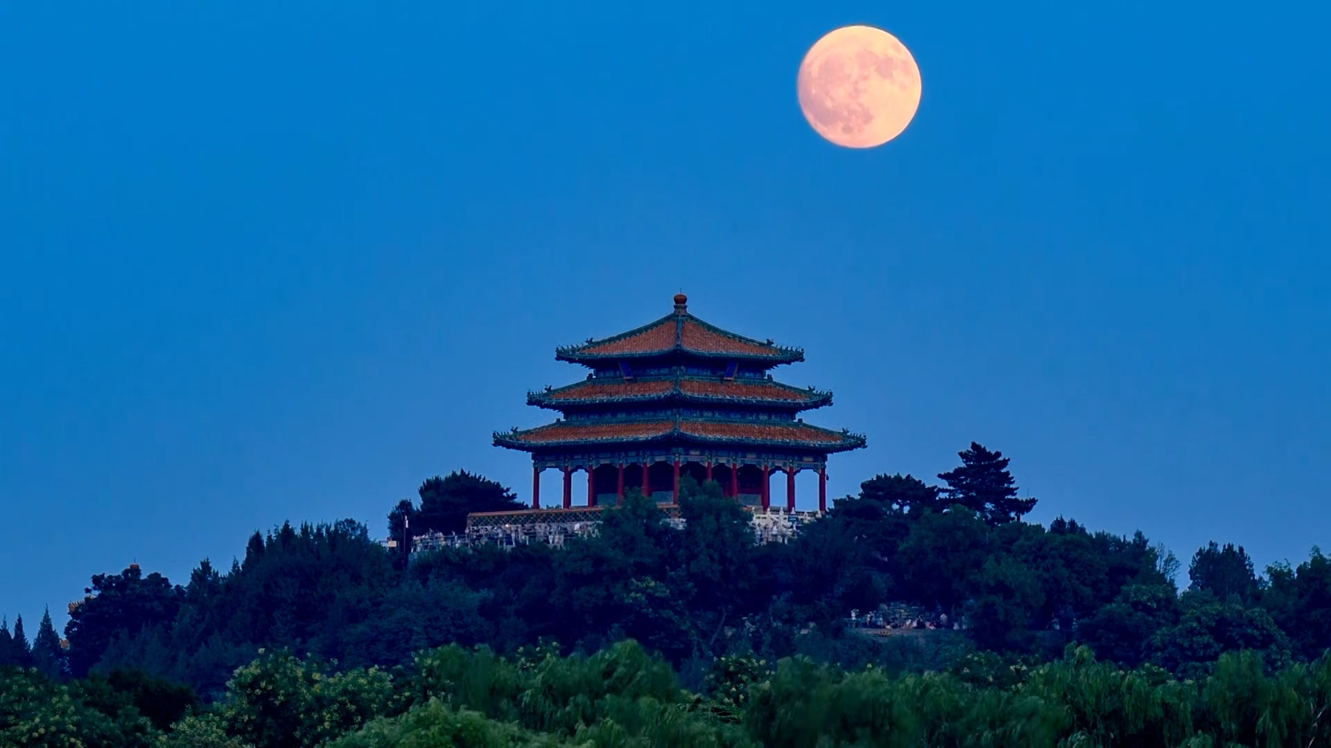 【中轴线赏月正当时】登高望远,景山公园万春亭,中秋赏月仪式感拉满 【中轴线赏月正当时】登高望远,景山公园万春亭,中秋赏月仪式感拉满