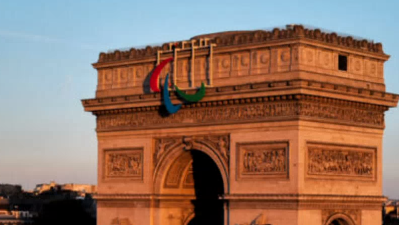 残奥会标志亮相巴黎凯旋门 残奥会标志亮相巴黎凯旋门