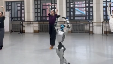 机器人走进中央芭蕾舞团竟如此专业