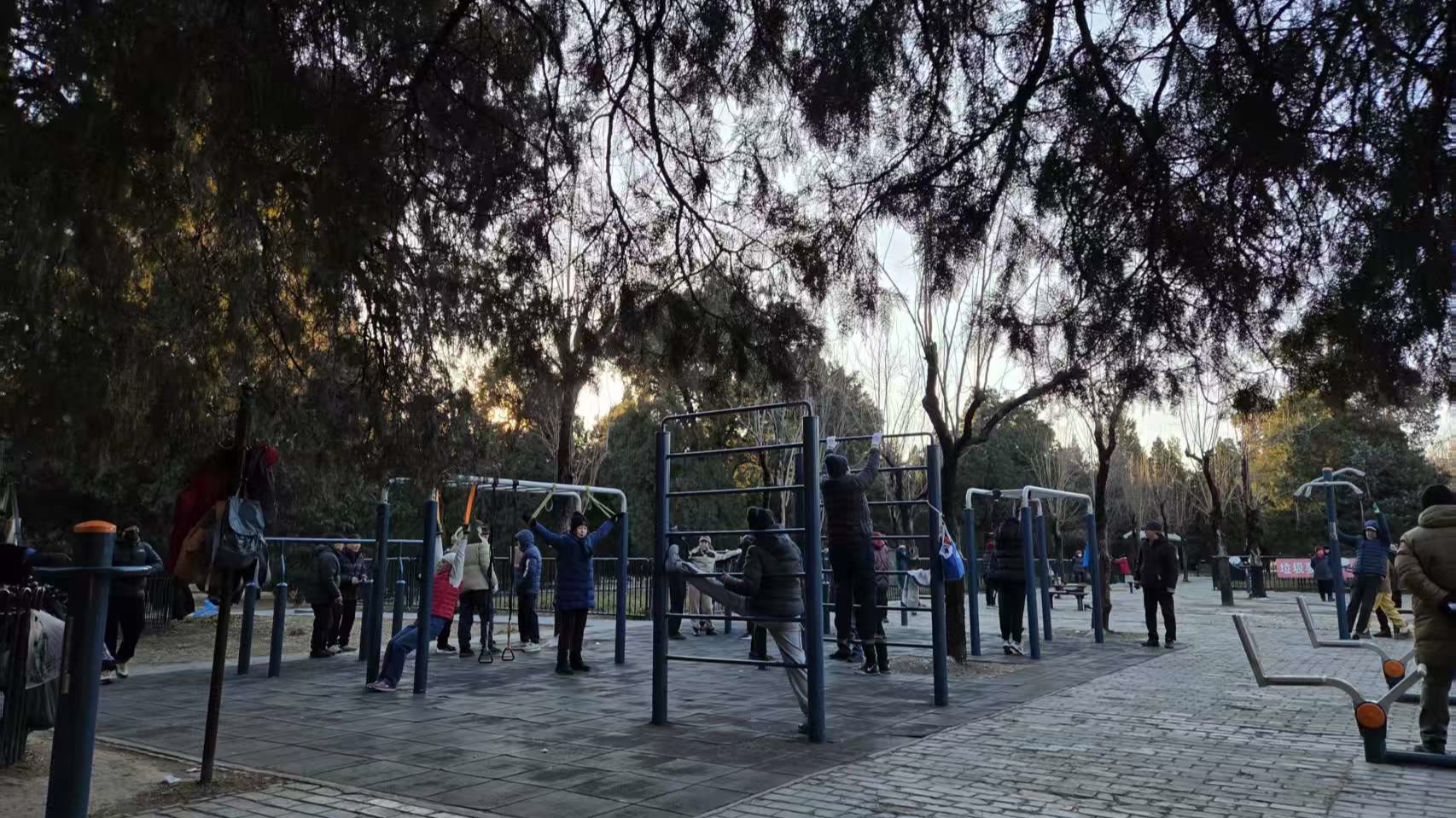 老人冬日锻炼,千万别“硬”来 老人冬日锻炼,千万别“硬”来