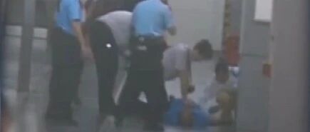 地铁4号线生死救援!学会这个关键时候能救命 地铁4号线生死救援!学会这个关键时候能救命