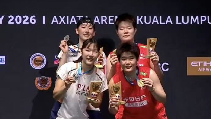 中国羽毛球队的刘圣书/谭宁斩获女双冠军