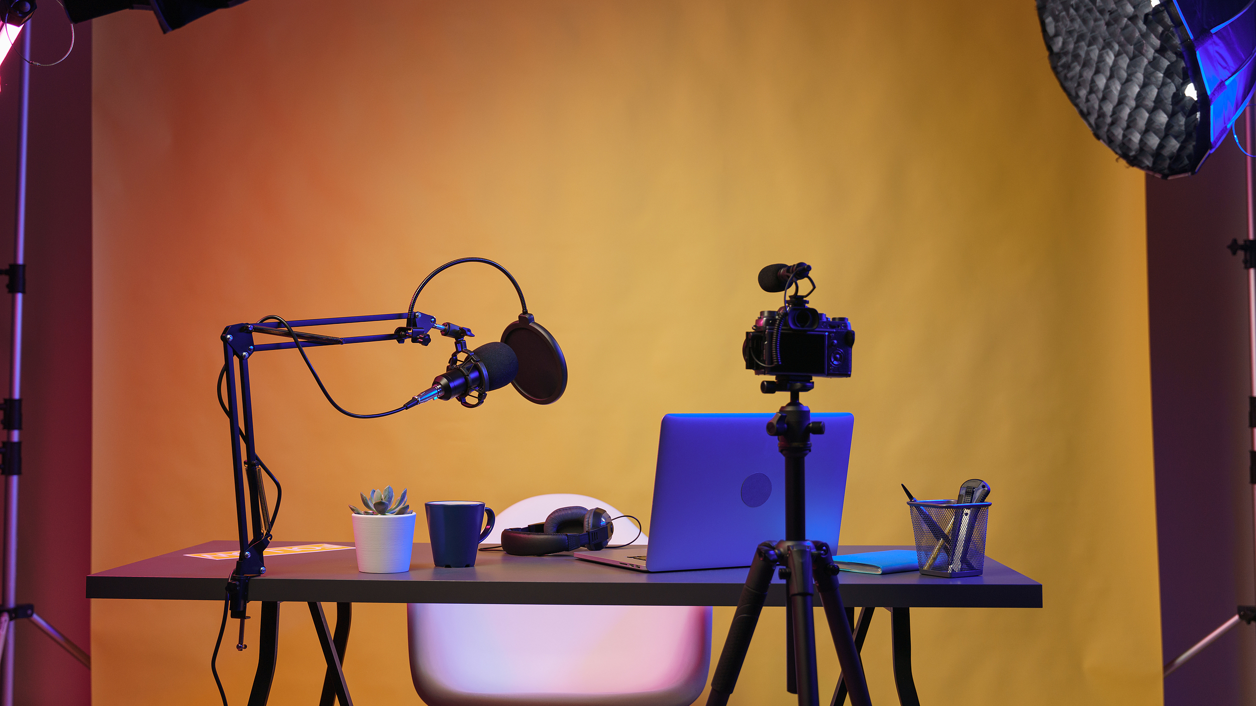 行业协会发布自律公约 保障微短剧演职人员合法权益