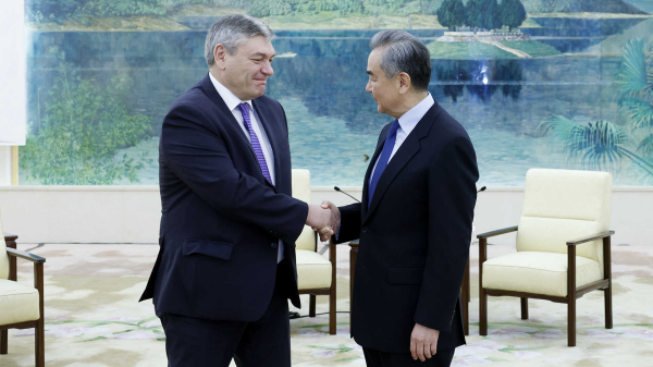 王毅会见俄罗斯副外长鲁登科 王毅会见俄罗斯副外长鲁登科